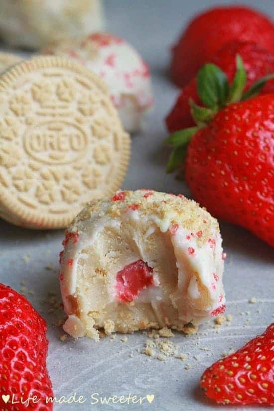trawberry shortcake truffles made with Golden Oreo cookies and cream cheese. The dough balls are stuffed with fresh strawberries and whipped cream then dipped into melted white chocolate.  A simple and fun way to enjoy the classic strawberry shortcake.