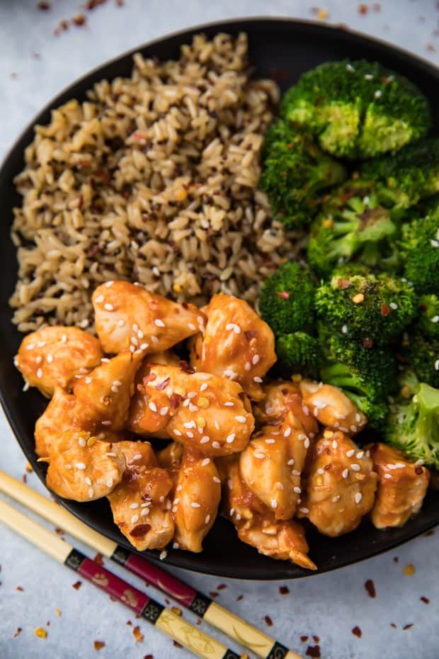 This is one of those recipes you want in your back pocket for days when you need something on the table fast and you’d prefer it to be healthy, satisfying, and pretty if at all possible. Easy 15 Minute Skinny Orange Chicken to the rescue!