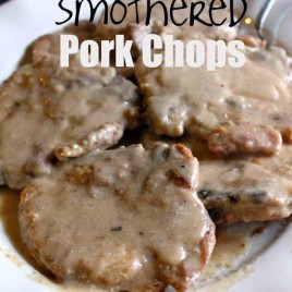 These Smothered Pork Chops use ingredients you probably already have in your kitchen and they make an amazing dinner! | Featured on The Best Blog Recipes