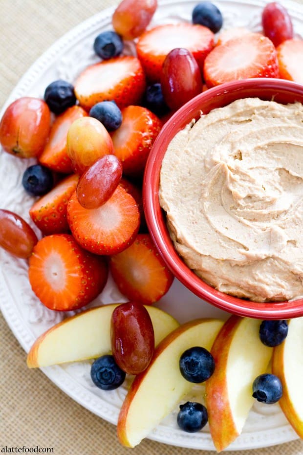 Chocolate Peanut Butter Fruit Dip: This 5 ingredient fruit dip can be whipped up in less than 5 minutes and is made with all natural ingredients, which makes this tasty dip super healthy too!