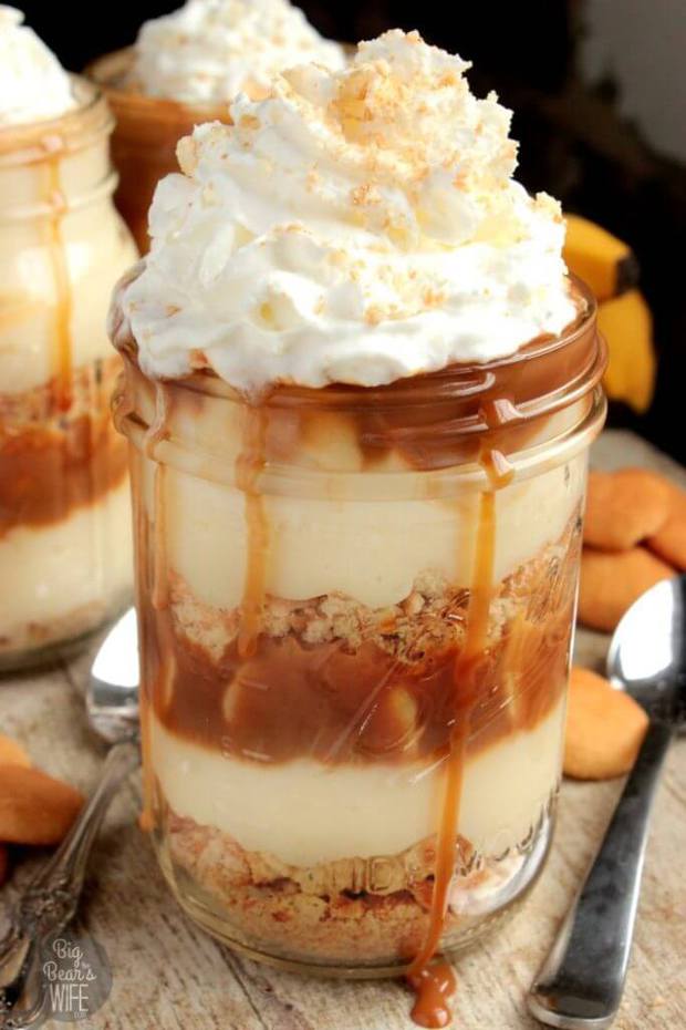 Caramel Banana Pudding Parfaits -- Part of our 18 Recipes that prove that CARAMEL and BANANAS were meant to go together!