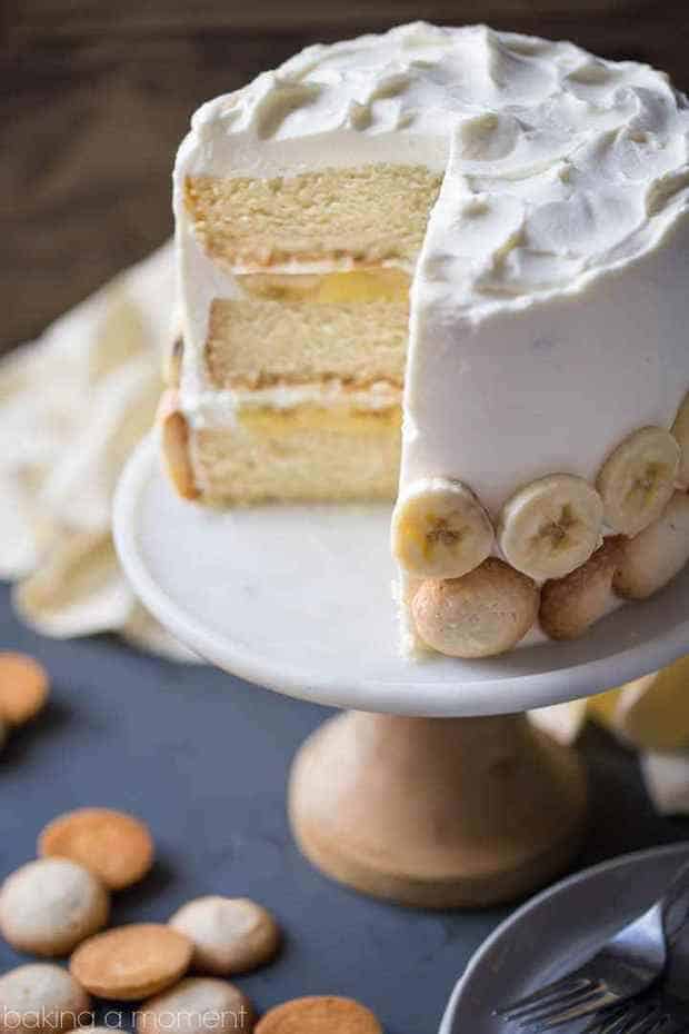 Got a banana lover in your life? Make them this banana pudding layer cake! Vanilla cake filled with custard and bananas, topped with whipped cream frosting.
