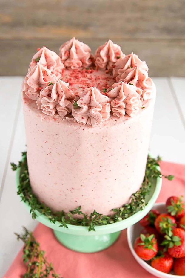 This delicious from scratch strawberry cake is paired with fresh strawberries and mascarpone buttercream. No artificial colors or flavours!