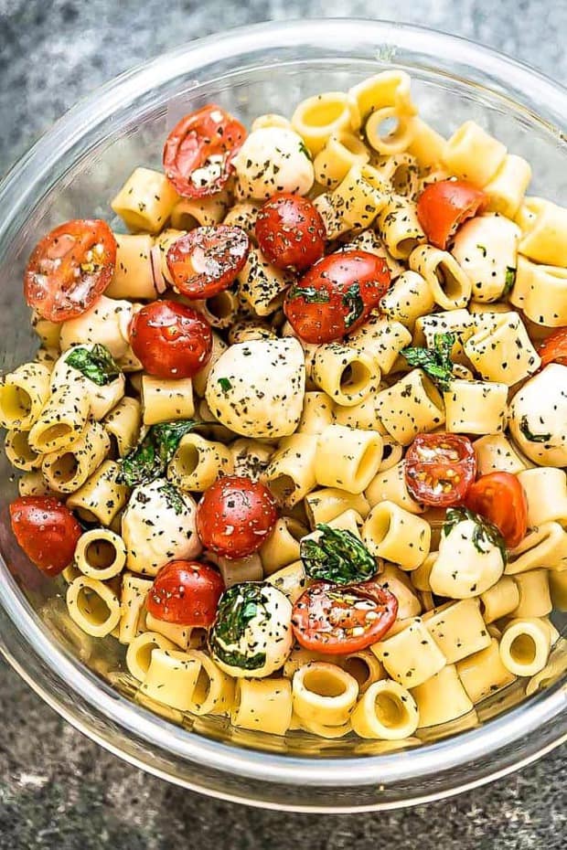Caprese Pasta Salad – the perfect refreshing side dish for summer barbecues, potlucks, picnics and parties. Best of all, it’s easy to make with the classic caprese flavors and a homemade balsamic dressing.