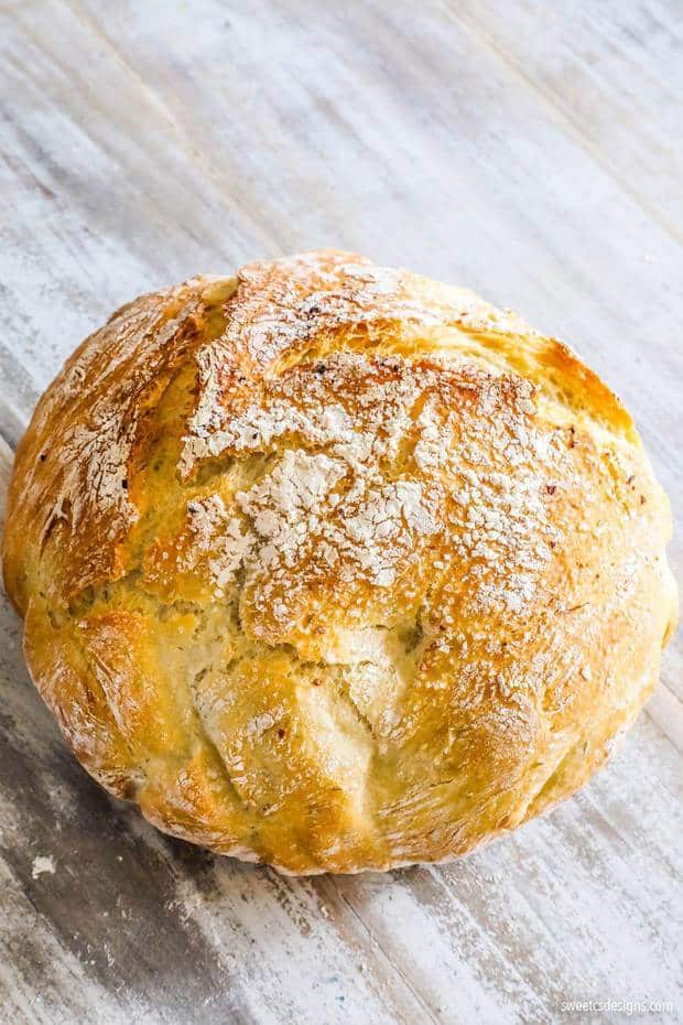  A simple, foolproof way to make bakery style bread at home in a dutch oven without any bread making experience or special equipment – no kneading required!