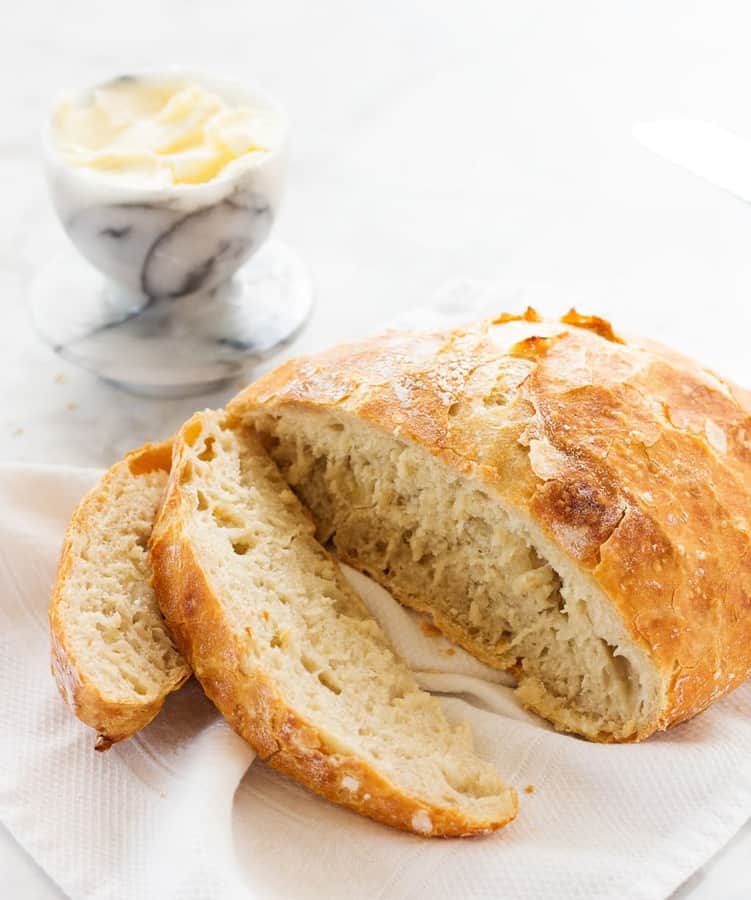 No knead artisan bread is a recipe that everyone should have on hand. Making artisan bread from scratch is easy and will impress your friends and family!