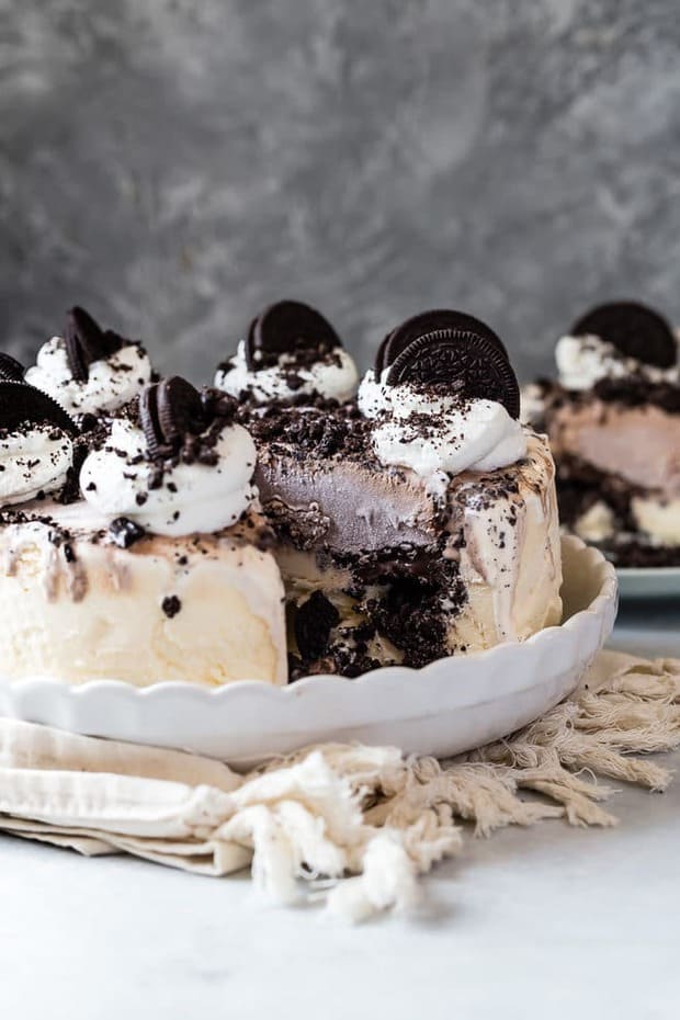 With both chocolate and vanilla ice cream, that crunchy fudge layer, and tons frozen whipped cream, this easy Ice Cream Cake tastes JUST like Dairy Queen!