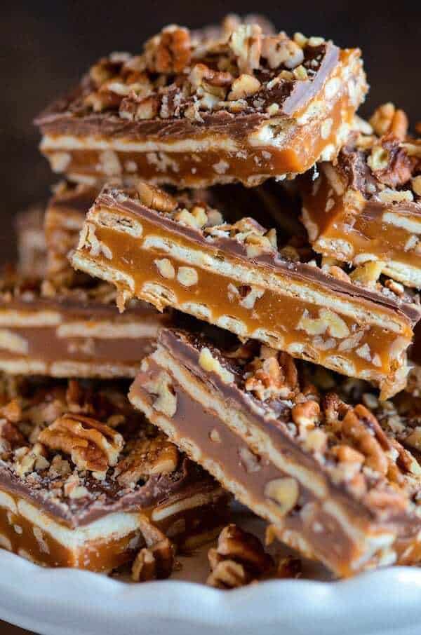 These Pecan Caramel Bars take just 15 minutes of work and you only need 5 ingredients! Who doesn’t love gorgeous easy homemade candy bars??
