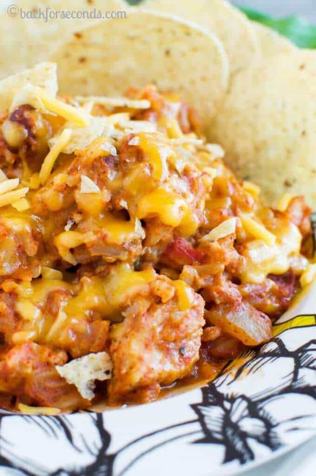This Cheesy Chicken Chili from Back for Seconds is a fast, super easy, inexpensive, and totally kid friendly dinner! It only takes about 20 minutes to make and is the perfect recipe if you need something yummy and on the table 5 minutes ago for dinner!