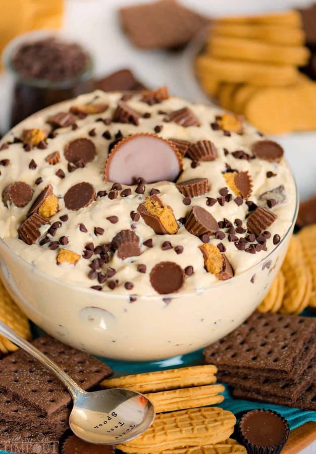Reese’s Peanut Butter Fluff is an easy and delicious dip or dessert that can be made in just 5 minutes and is perfect for family gatherings, BBQs or game day. Serve with fresh fruit or go all in with chocolate graham crackers and peanut butter cookies as dippers. You can’t go wrong either way.