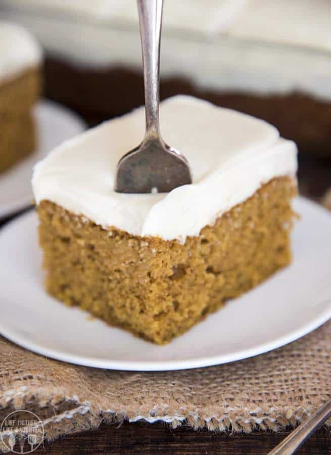 PUMPKIN CAKE TOPPED WITH THE BEST CREAM CHEESE FROSTING IS THE PERFECT FALL DESSERT, EASY TO MAKE, SUPER MOIST AND LOADED WITH DELICIOUS PUMPKIN FLAVOR.