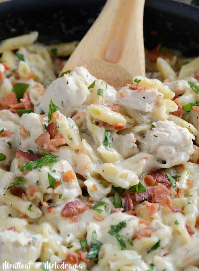 One Pot Chicken Bacon Ranch Pasta combines some of your favorite flavors in one easy dinner! Best of all, it’s ready in 30 minutes and totally kid approved!