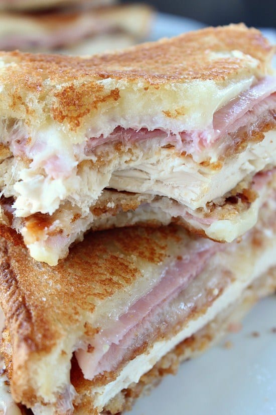 Chicken cordon bleu made into a grilled cheese sandwich? Yep, and you talk about delicious, this chicken cordon bleu grilled cheese is absolutely delicious! I know it sounds crazy, but trust me on this one, this is seriously one of the best grilled cheese sandwiches I’ve ever eaten! Such a great comfort food.