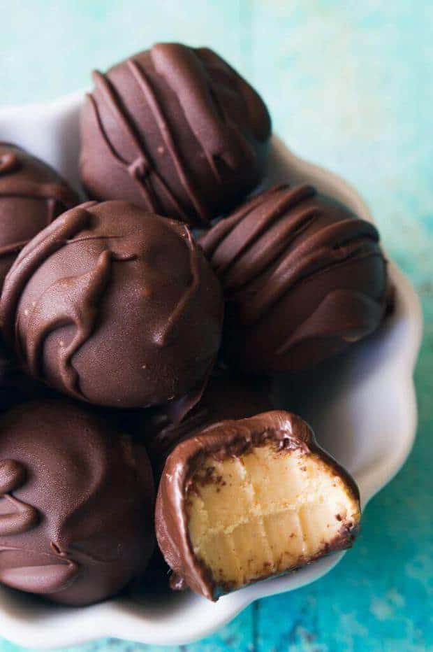 Pumpkin Spice Truffles!  Smooth, creamy pumpkin spice ganache truffles coated with chocolate.  Easy to make and only 5 ingredients!