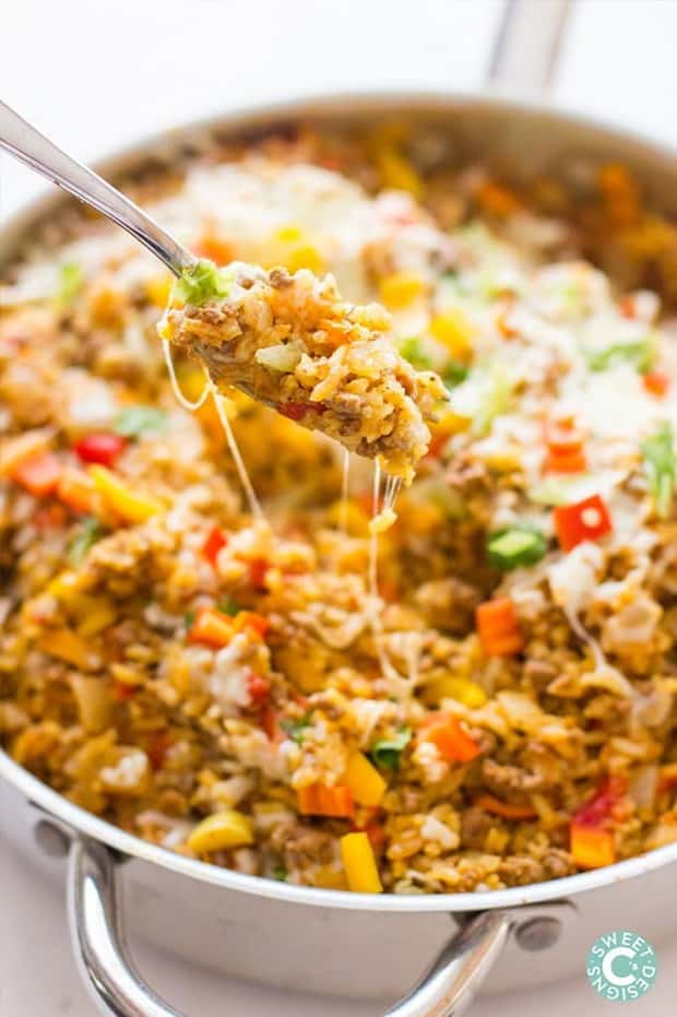 This one pot taco rice skillet is an easy taco and rice burrito bowl dinner in just one pot – bursting with your favorite burrito flavors, with almost no cleanup! Perfect to feed a crowd on a budget and in s many different dishes from burritos and salads, to as-is straight out of the skillet!