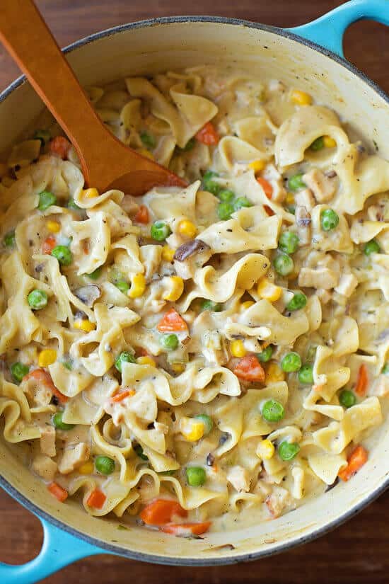 This One-Pot Creamy Chicken Pot Pie Noodles from Life Made Simple has all of the comfort of a chicken pot pie in an easy to make dinner recipe! It makes an amazingly creamy, flavorful and filling dinner! The recipe is budget friendly and will feed a hungry family well.