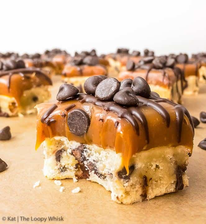 These super decadent and incredibly delicious salted caramel chocolate chip cookie bars are extremely easy to make. Crumbly, buttery chocolate chip cookie dough is paired perfectly with luscious salted caramel, and the extra melted chocolate and chocolate chips round off what just might be your new favourite dessert.