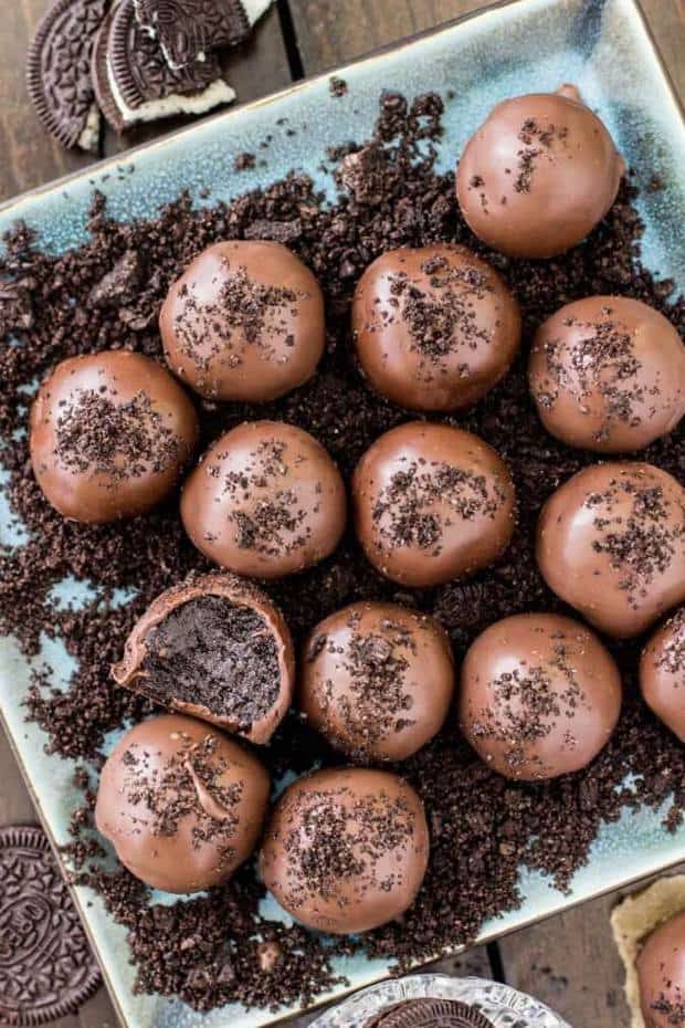 Definitely the tastiest, possibly the easiest truffles ever made!  These Nutella Truffles are made with just 4 ingredients and have a distinct Nutella taste!!
