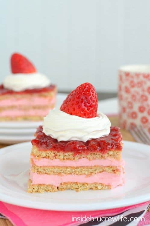 Layers of strawberry pudding, graham crackers, and strawberry jam makes this Strawberry Shortcake Eclair Cake such a delicious no bake treat.  It is the perfect dessert to satisfy that sweet tooth when you are short on time.
