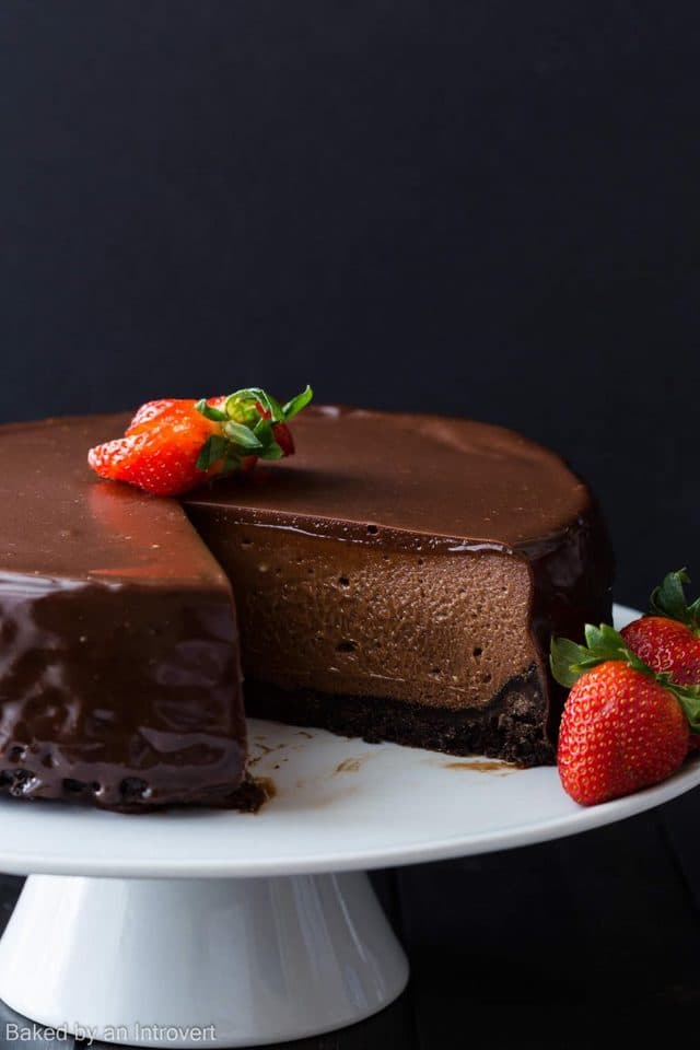 This Nutella Cheesecake tastes like it came from a gourmet bakery. It’s decadent, creamy, and full of Nutella flavor.