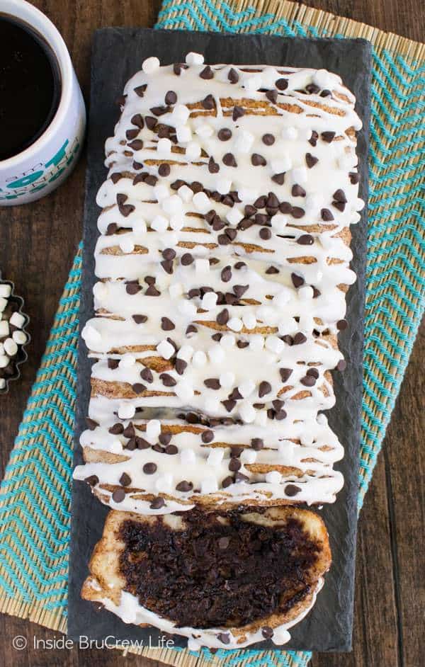 Chocolate and marshmallow goodness and canned biscuits make this Gooey S’mores Pull Apart Bread a fun and easy treat you need in your life.