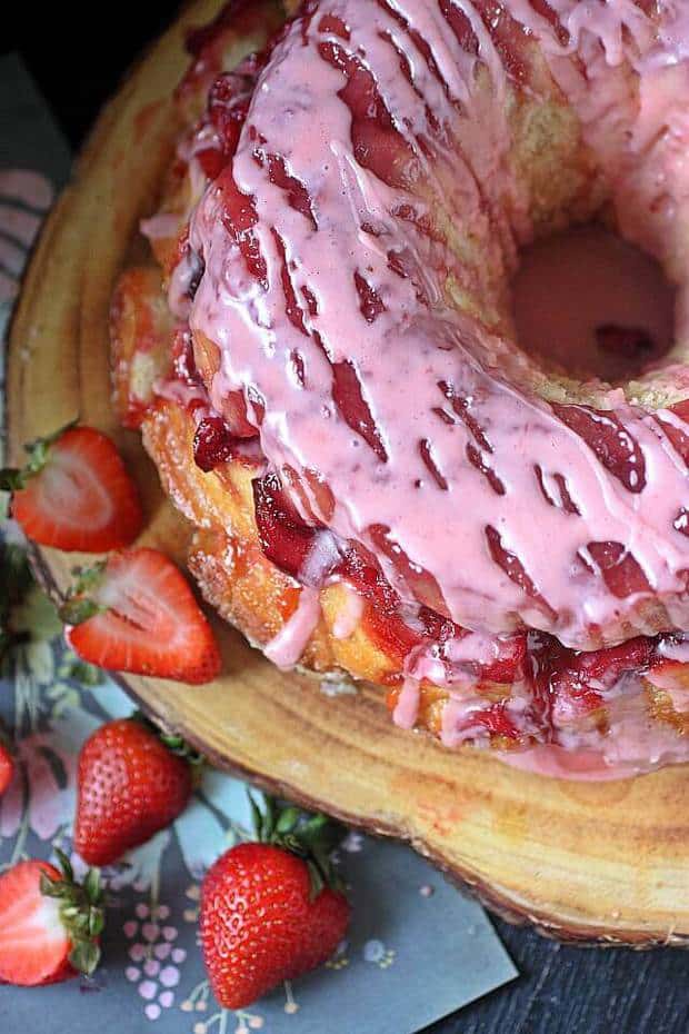  A tasty twist on a classic – This Strawberry Monkey Bread with deliciously macerated strawberries is perfect for breakfast or brunch!