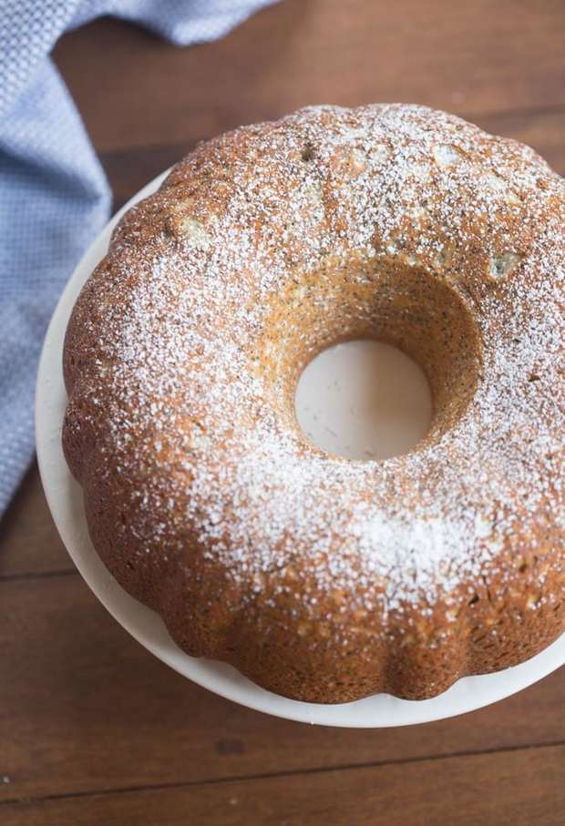  Incredibly light and tender homemade Poppy Seed Cake, perfect for brunch or dessert!
