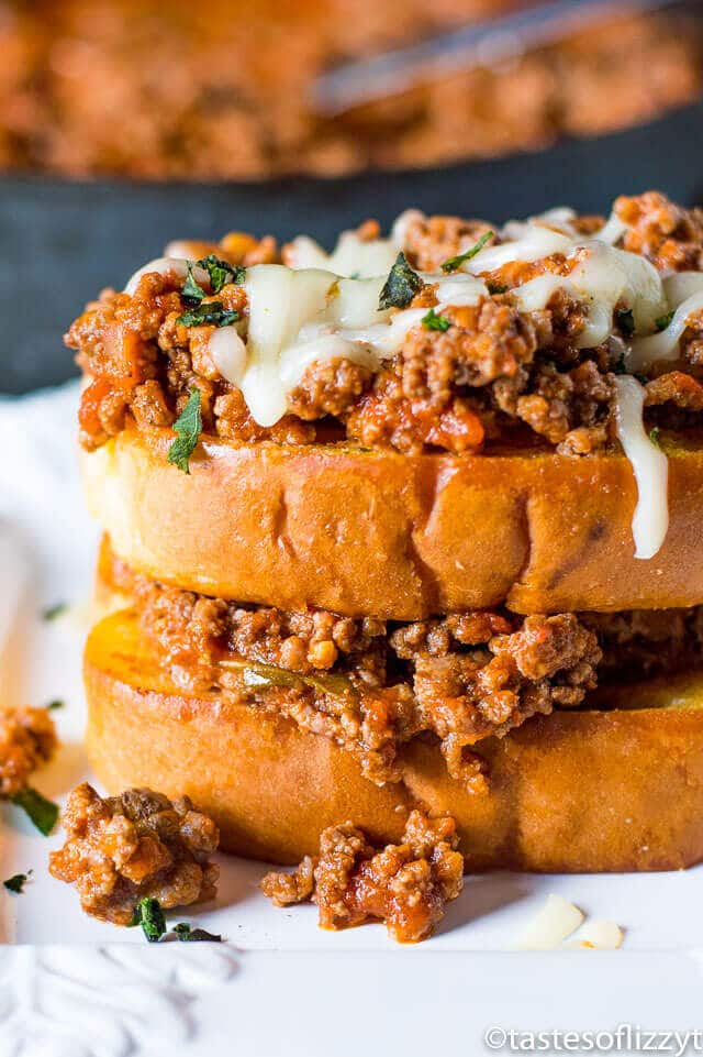 Italian Sloppy Joe Sandwiches! An easy, under 20 minutes, family-friendly dinner idea full of protein and packed with flavor