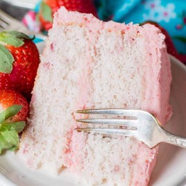 Easy Strawberry Cake Recipes are some of the best cakes out there. Between the fluffy cake and the sweet creamy frostings, you will be completely addicted.