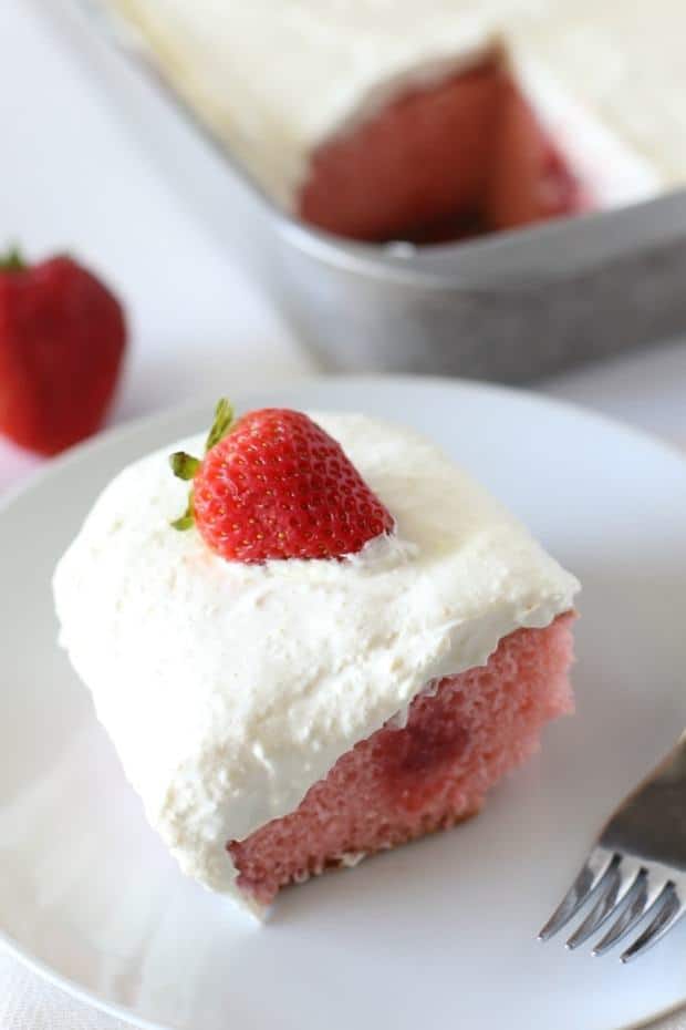 Deliciously Simple Strawberry Fridge Cake that’s the perfect summer dessert recipe for BBQ’s!