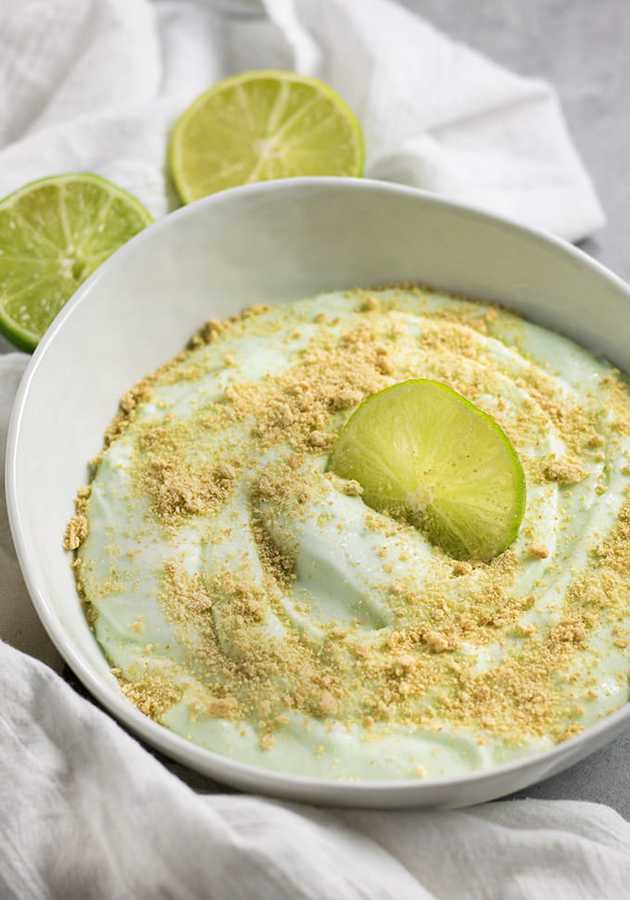 Key Lime Pie Cheesecake Dip – A sweet and tangy dip that tastes just like key lime cheesecake!  This dip is no bake and super simple to whip up.  The perfect cool and creamy summer dessert!
