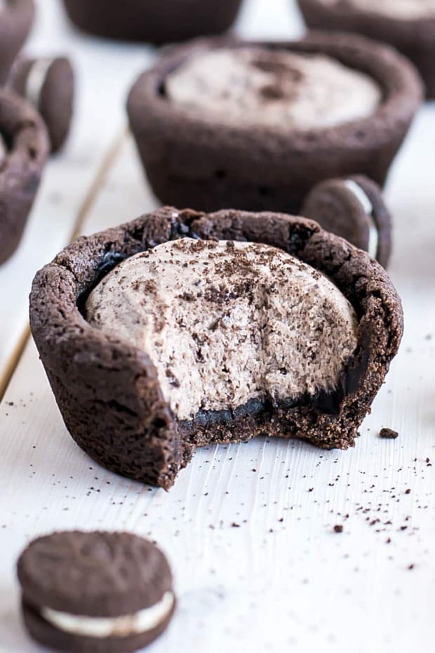 These easy oreo cheesecake cookie cups are perfect for the oreo lover in your life!