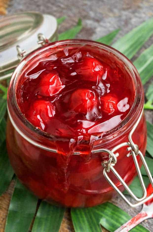 Learn how to make cherry pie filling recipe from scratch, using 6 simple ingredients. It’s quick and easy and can be used in pies, crumbles, cakes and more!