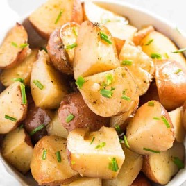CROCKPOT GARLIC RANCH POTATOES -- Part of The Best Slow Cooker Side Dishes