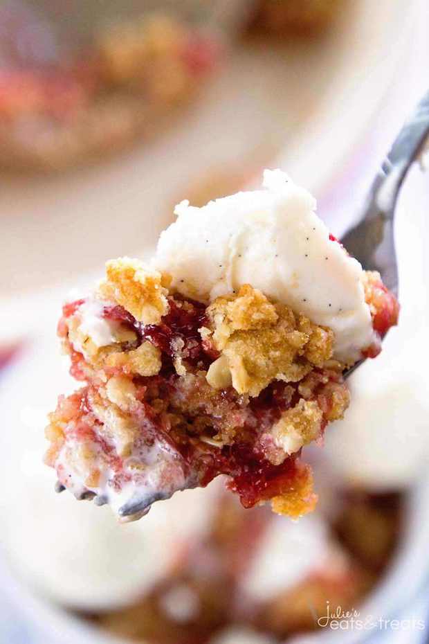 herry Crumble Pie ~ Quick, Easy and Delicious Cherry Dessert! Tons of Crunchy Crumb Topping and a Delicious Crumb Crust with Cherry Pie Filling!