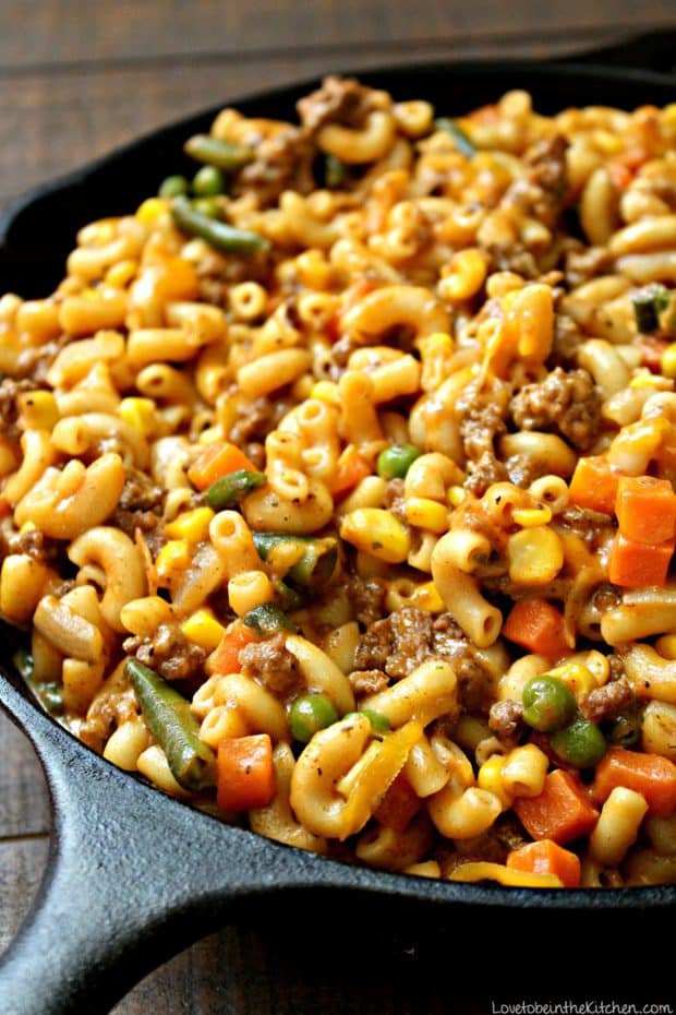 Skillet Cheesy Beef and Veggie Macaroni is ready to eat in only 20 minutes! It’s a delicious meal that’s perfect for the entire family, including picky eaters!