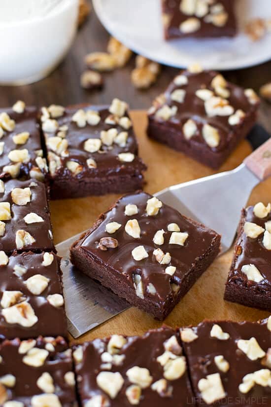 How amazing do these Homemade Little Debbie Fudge Brownies look?