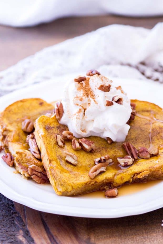 Baked Pumpkin French Toast ~ Easy Pumpkin French Toast Recipe is Baked in the Oven, Making this the Perfect Fall Breakfast! Thick-cut Bread is Soaked in a Rich Pumpkin Custard and Baked to Perfection!