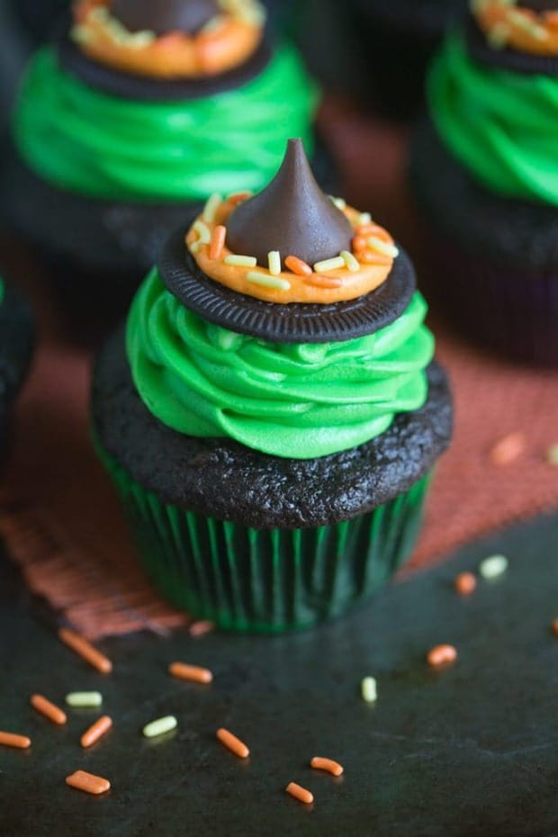 Witch Hat Cupcakes that take just 5 ingredients to make! Your kids will love helping you make these fun and easy Halloween cupcakes!