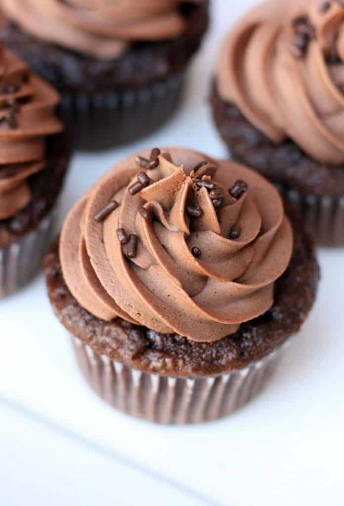 Chocolate cupcakes with a sweet and delicious chocolate buttercream frosting and a short video tutorial on how to frost cupcakes like a pro!