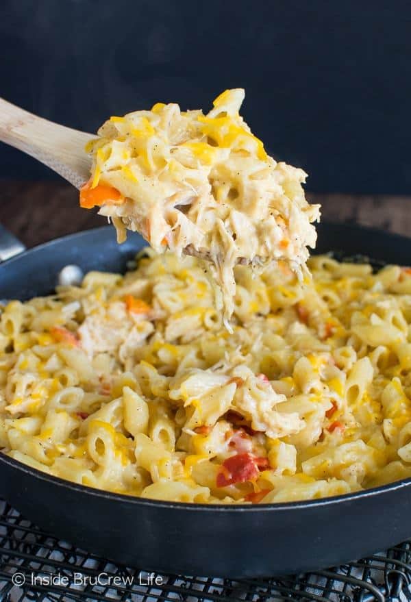 Cheesy Chicken Pasta is an easy meal that you can have on your dinner table in under 30 minutes.  Gooey cheese, pasta, and chicken will have everyone licking their plate clean in a hurry.