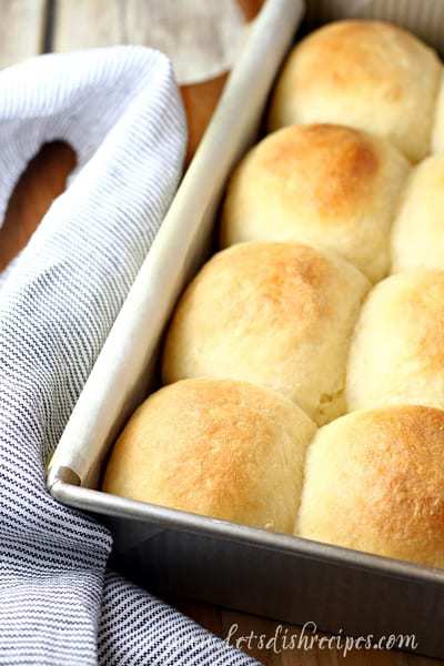 Everyone needs one really good, really easy dinner roll recipe in their repertoire, and these Fluffy No-Knead Dinner Rolls are it!
