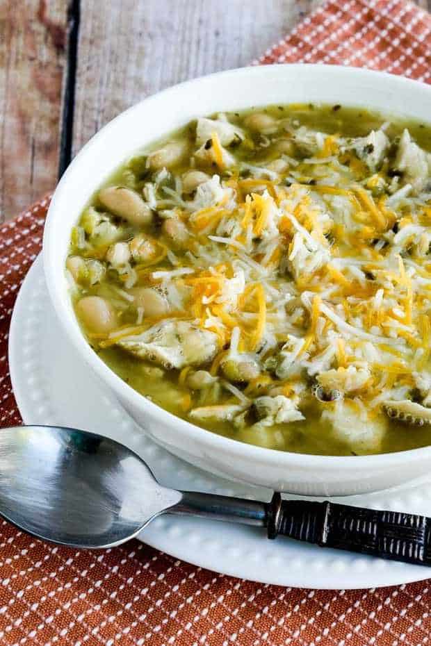 Amy’s Amazing White Chicken Chili is perfect for game-day food or any time you want a bowl of cheesy comforting chili! And this tasty chili recipe is low-glycemic, gluten-free and South Beach Diet friendly!