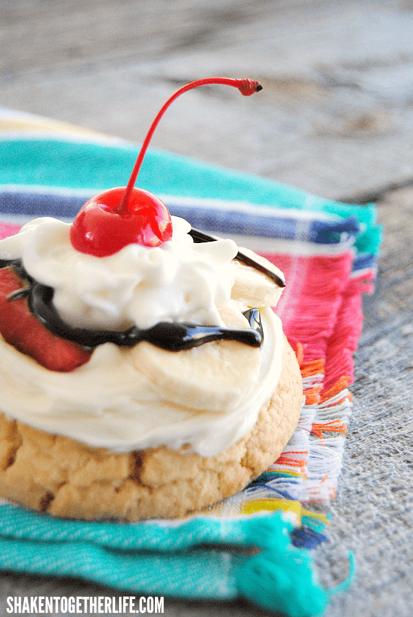 Need dessert in a pinch? Top fresh bakery cookies with frosting, fruit and fudge for a twist on a banana split – no bake Banana Split Cookies!! Don’t forget the whipped cream and cherry on top!