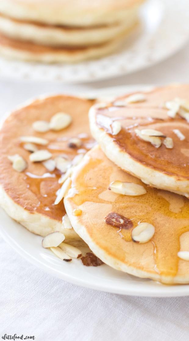 This Greek Yogurt Honey Almond Pancake recipe is so simple! These fluffy homemade pancakes are packed with protein and are free from refined sugar! You won’t feel guilty about this breakfast!