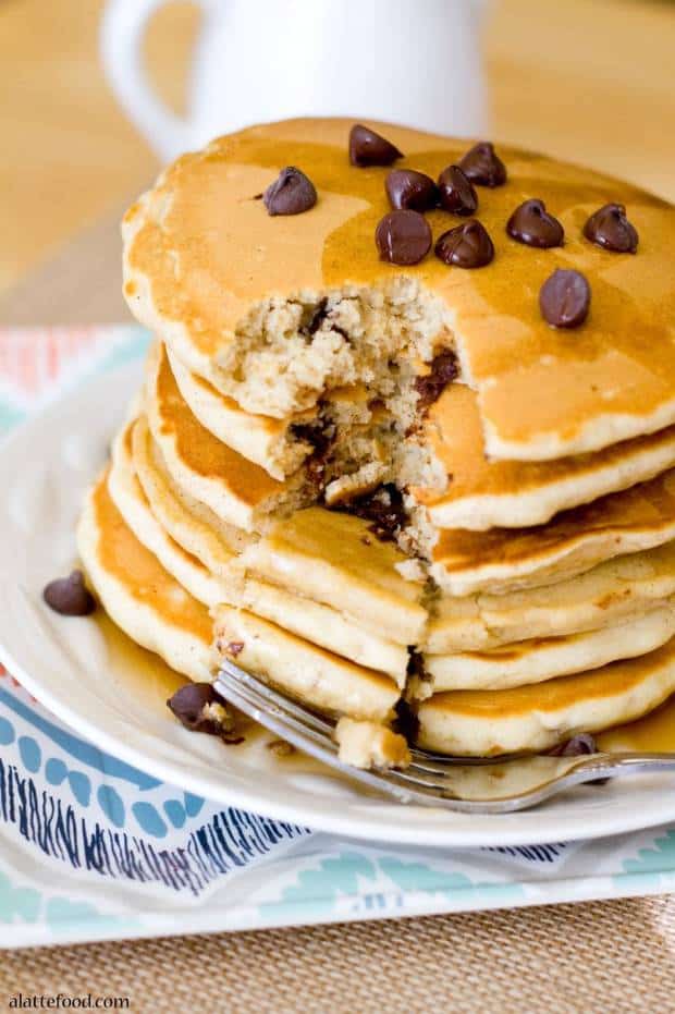 CChocolate Chip Oatmeal Pancakes: These fluffy pancakes taste just like an oatmeal chocolate chip cookie. Could starting off the day be any better?!