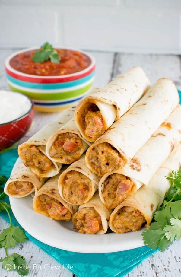 Cheesy Taco Taquitos are full of taco meat, cheese, and tomatoes.  They make a quick and easy 30 minute dinner for those busy nights.