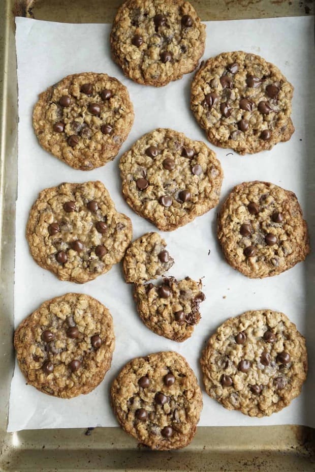 CHEWY OATMEAL CHOCOLATE CHIP COOKIES