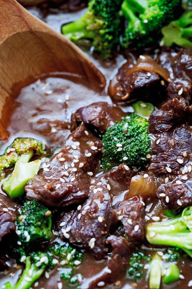 SLOW COOKER BEEF WITH BROCCOLI