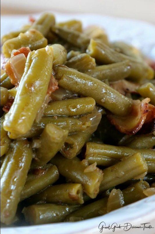 A plate of pasta with meat and vegetables, with Green bean